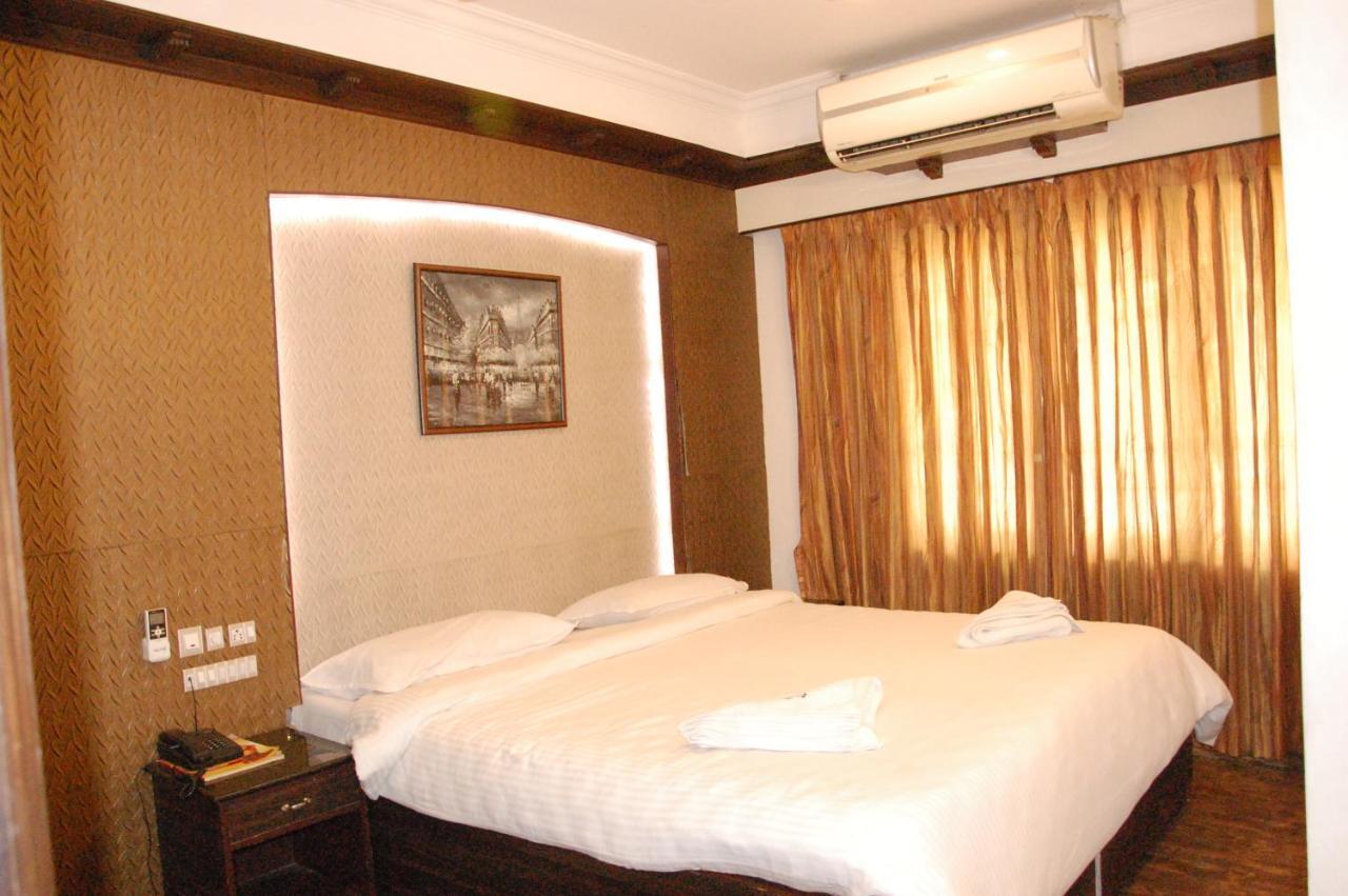 Hotel Blue Star Coimbatore Bagian luar foto