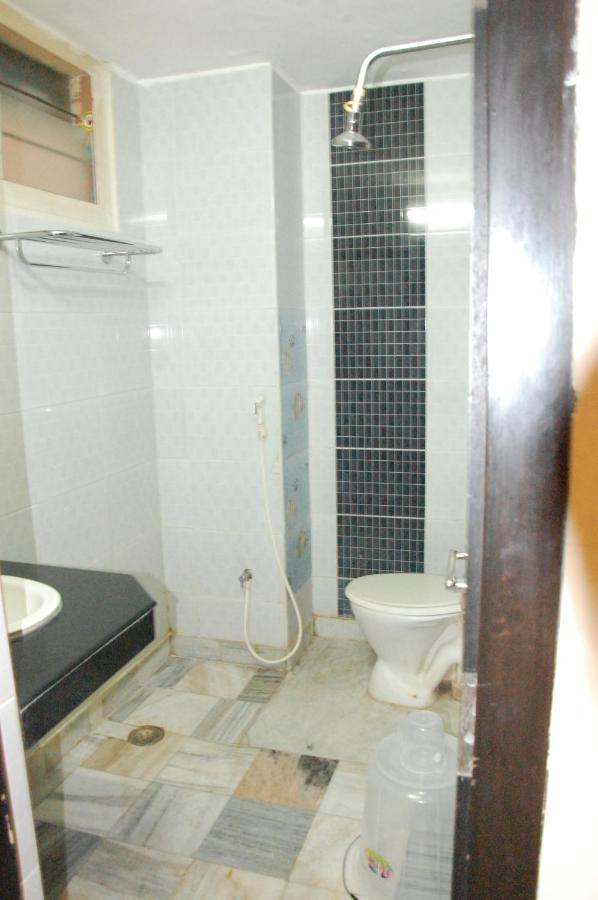 Hotel Blue Star Coimbatore Bagian luar foto