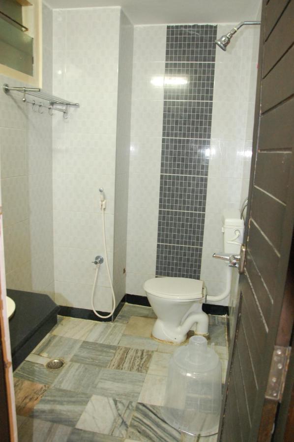 Hotel Blue Star Coimbatore Bagian luar foto