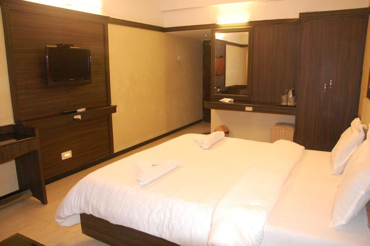 Hotel Blue Star Coimbatore Bagian luar foto