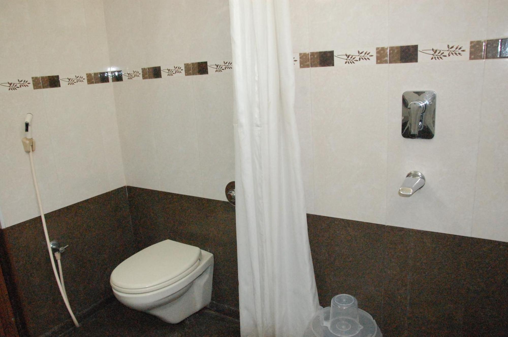 Hotel Blue Star Coimbatore Bagian luar foto