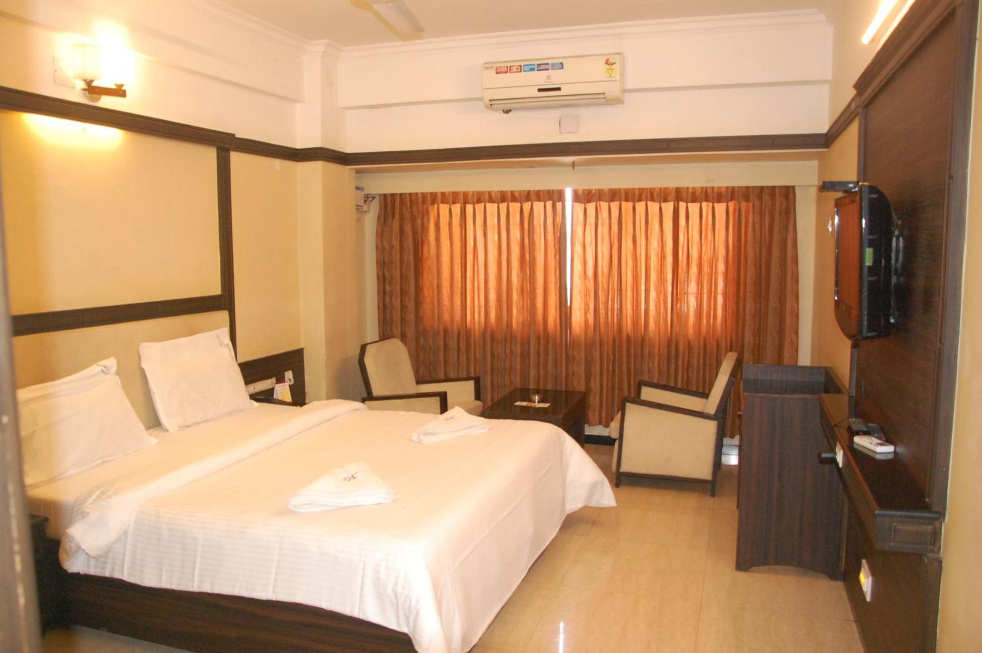 Hotel Blue Star Coimbatore Bagian luar foto