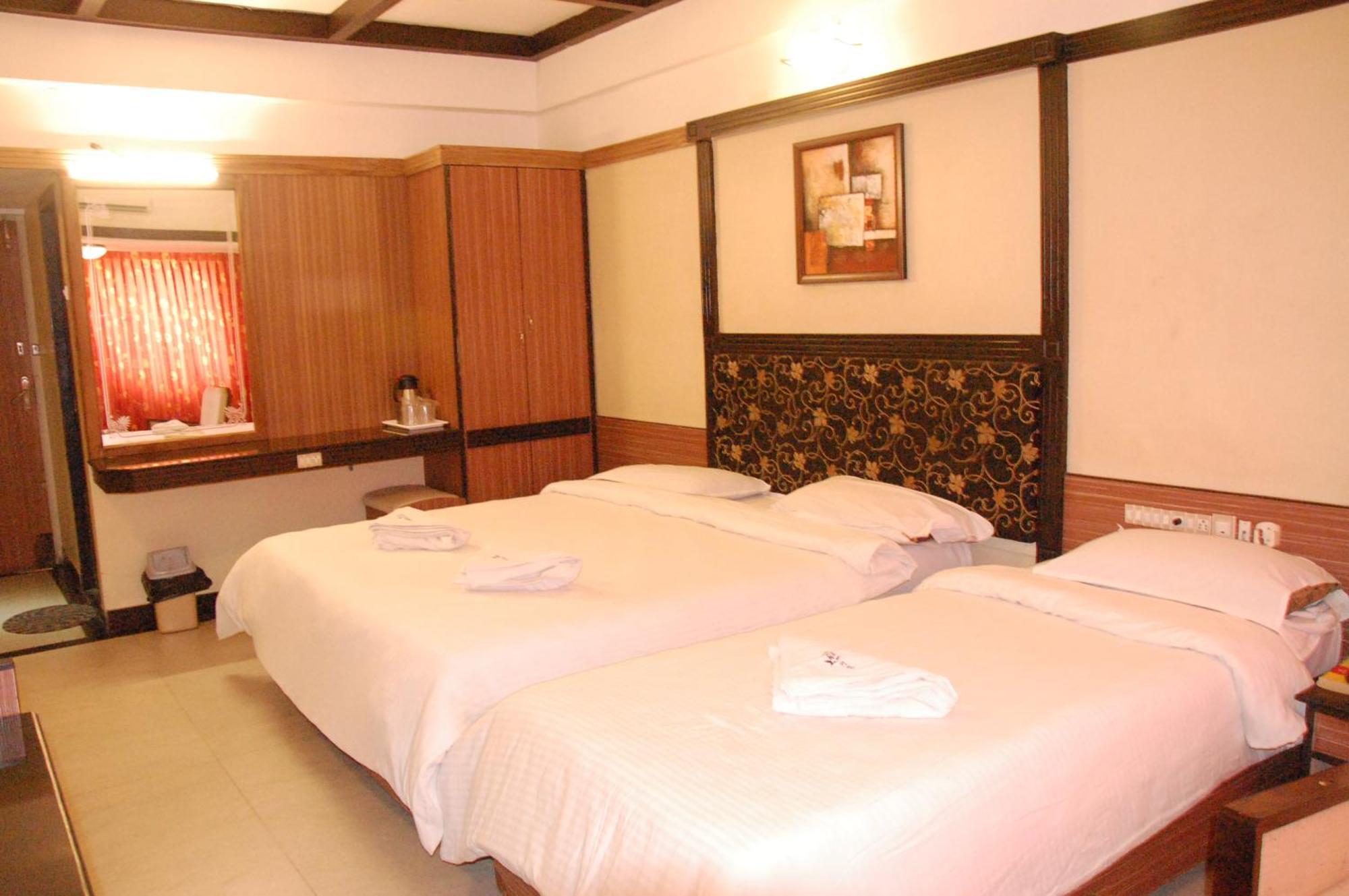 Hotel Blue Star Coimbatore Bagian luar foto
